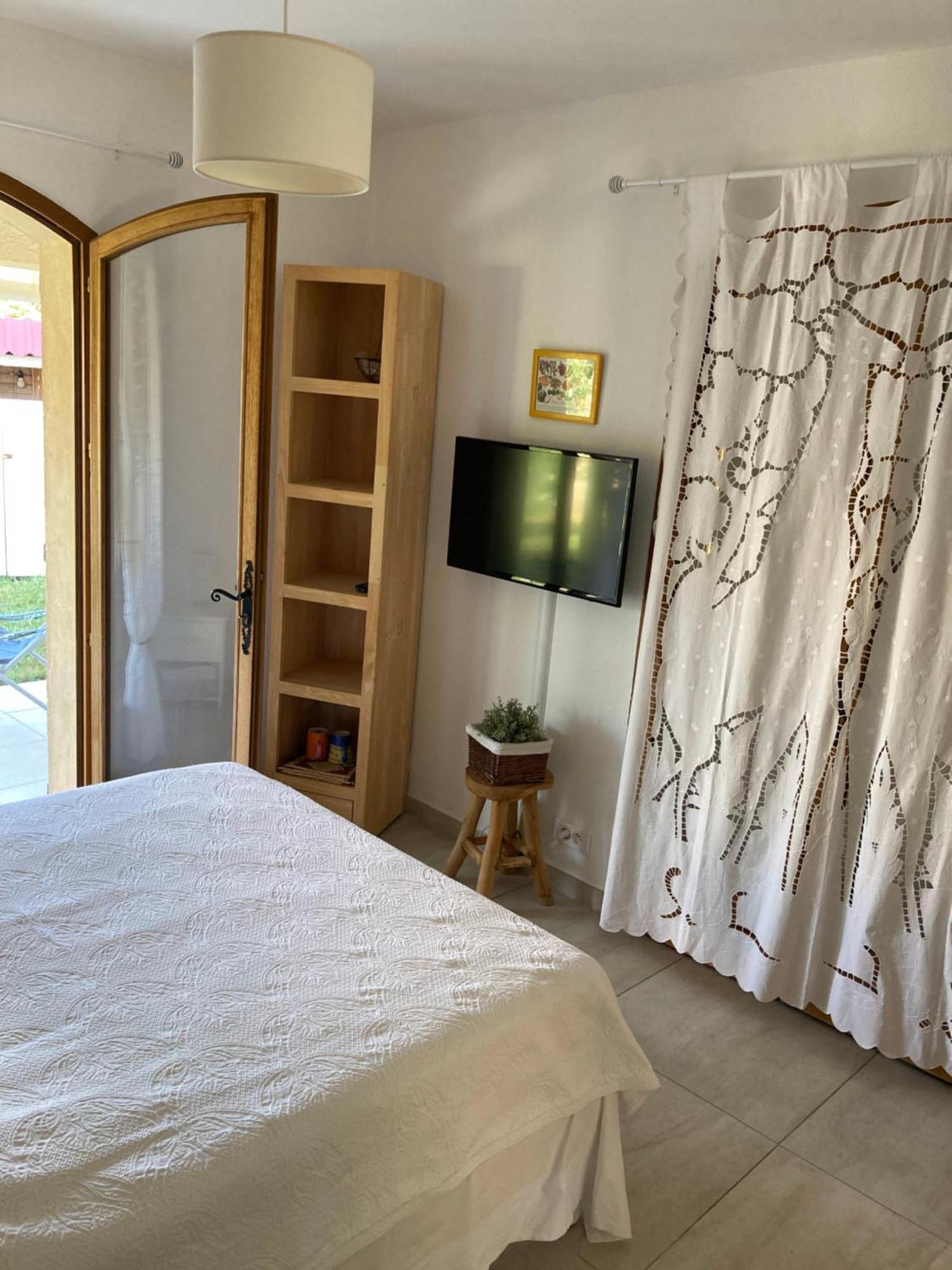 Bed & Breakfast Les Lillas Saint-Jeannet  ภายนอก รูปภาพ